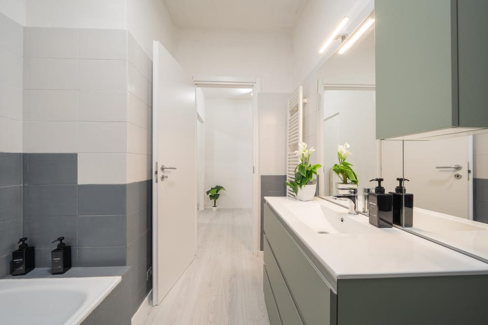 Como, Swiss 5 min - Lake at 10 min - Wifi, Parking Apartment in Como