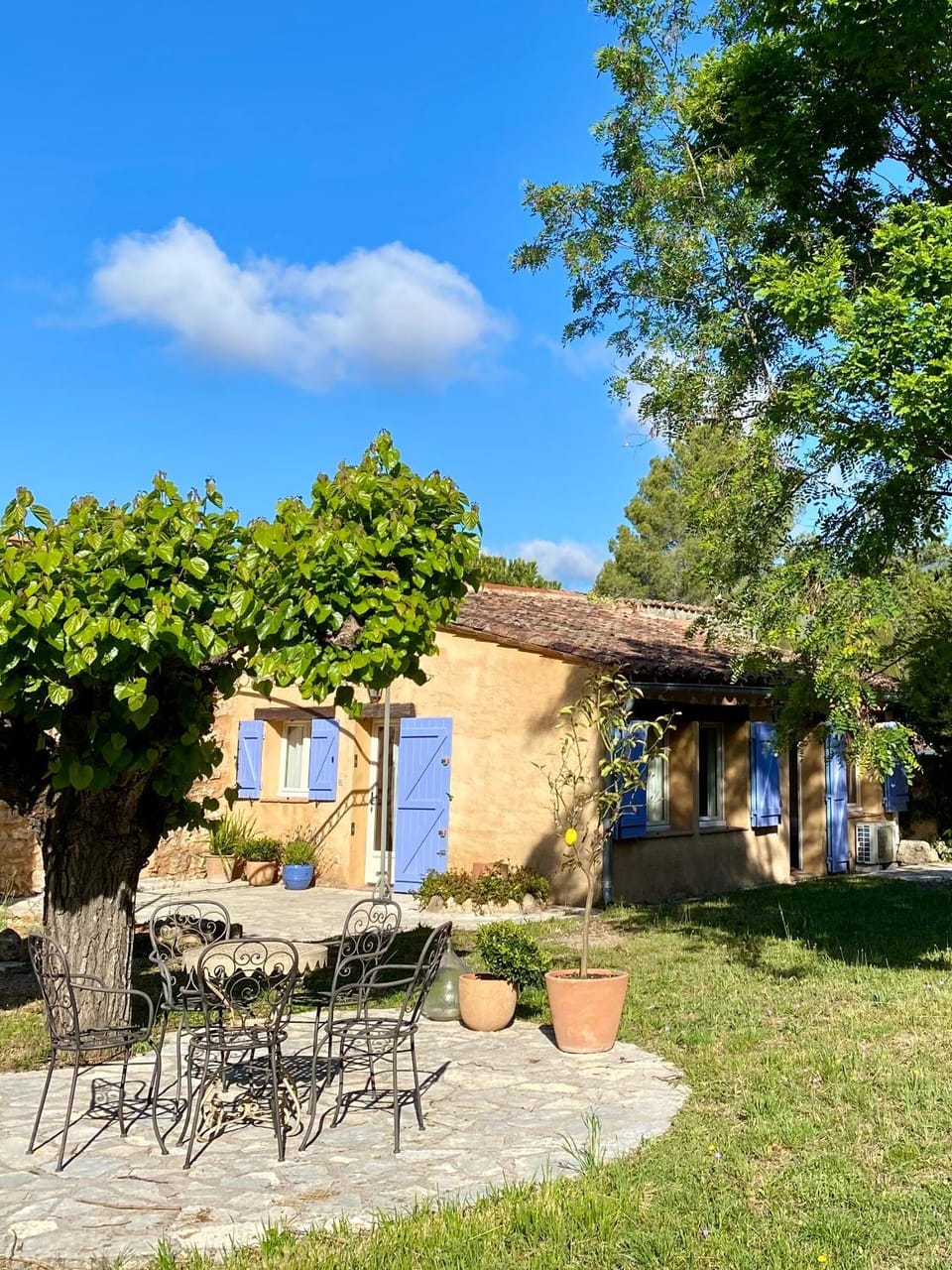 Barbotine, guest house for two people Apartment in Fayence
