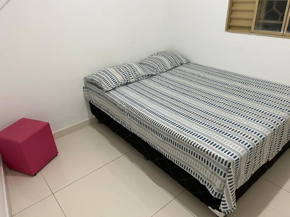 Casa completa 2 quartos, 2 camas 1 banheiro e cozinha completa House in Uberlândia