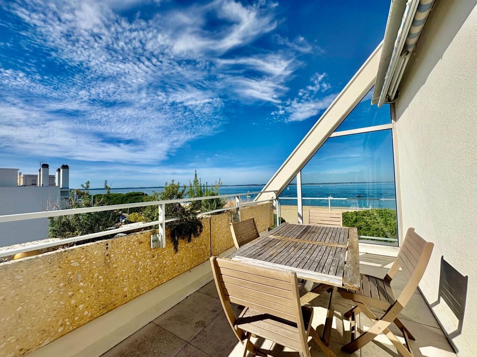 Patio, Day, Natural landscape, View (from property/room), Balcony/Terrace, Living room, Seating area, Dining area, Sea view