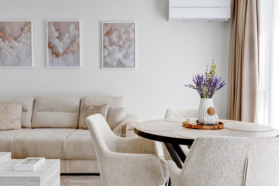 Living room, Seating area, Dining area, air conditioner