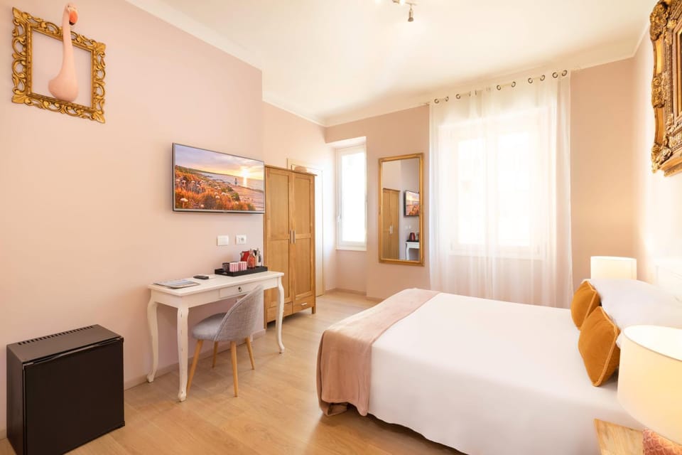 TV and multimedia, Photo of the whole room, Bedroom