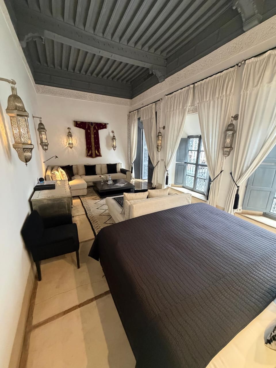 Bed, Living room, Bedroom