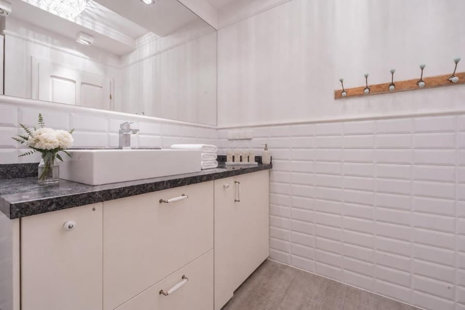 Old Town Skylight Apartament-Laciarska AS Home Apartment in Wroclaw