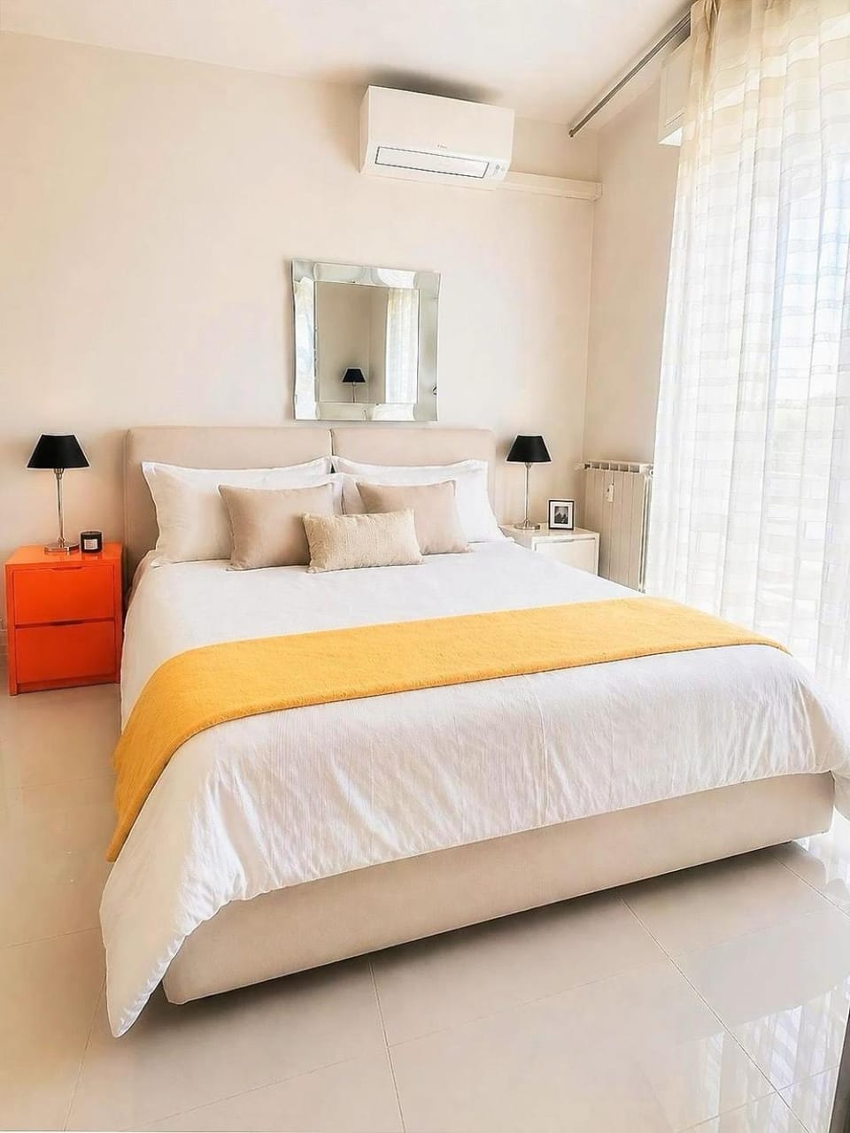 Bedroom, air conditioner