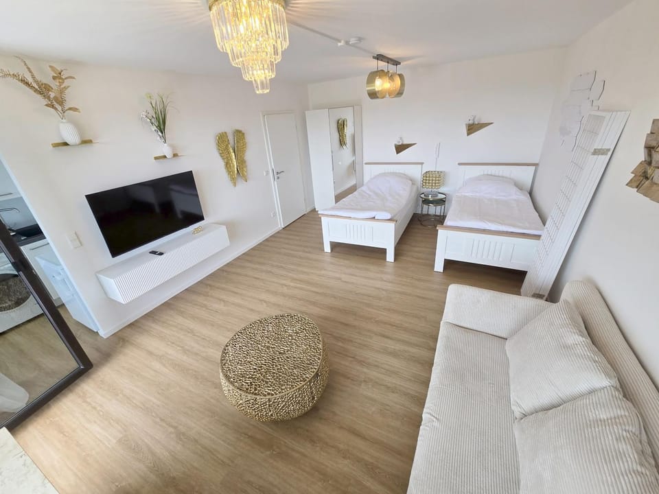 Bed, TV and multimedia, Living room, Bedroom
