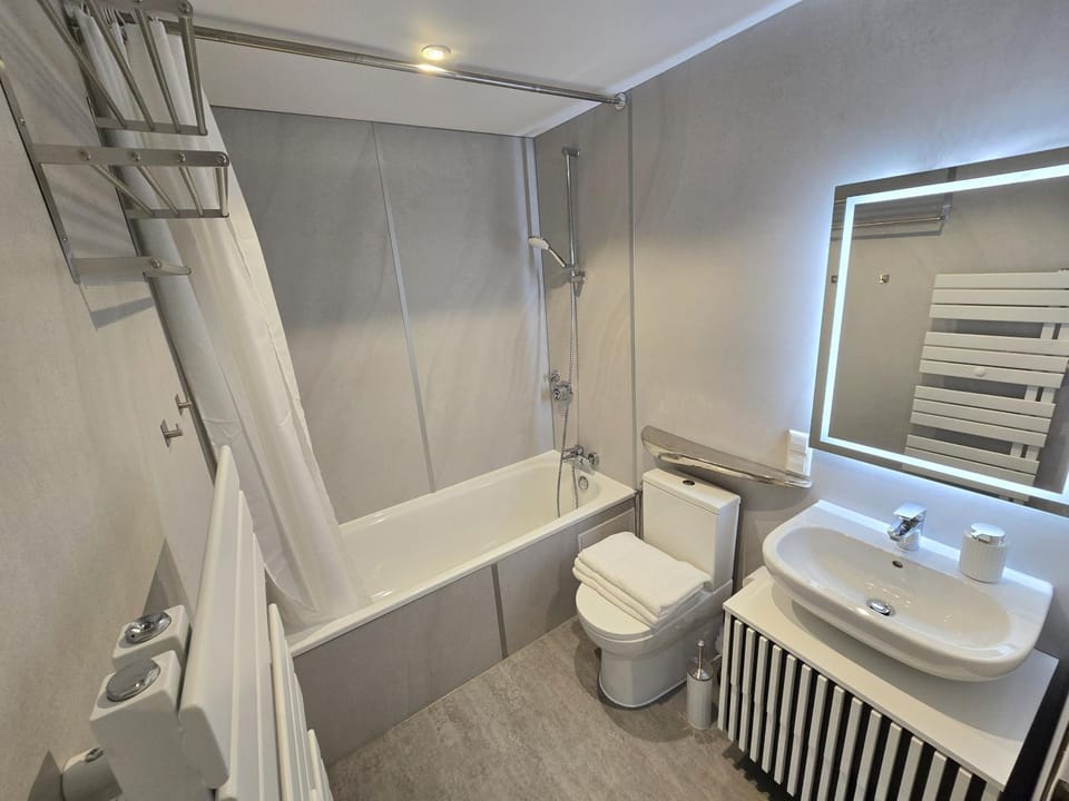 Bathroom, Bath