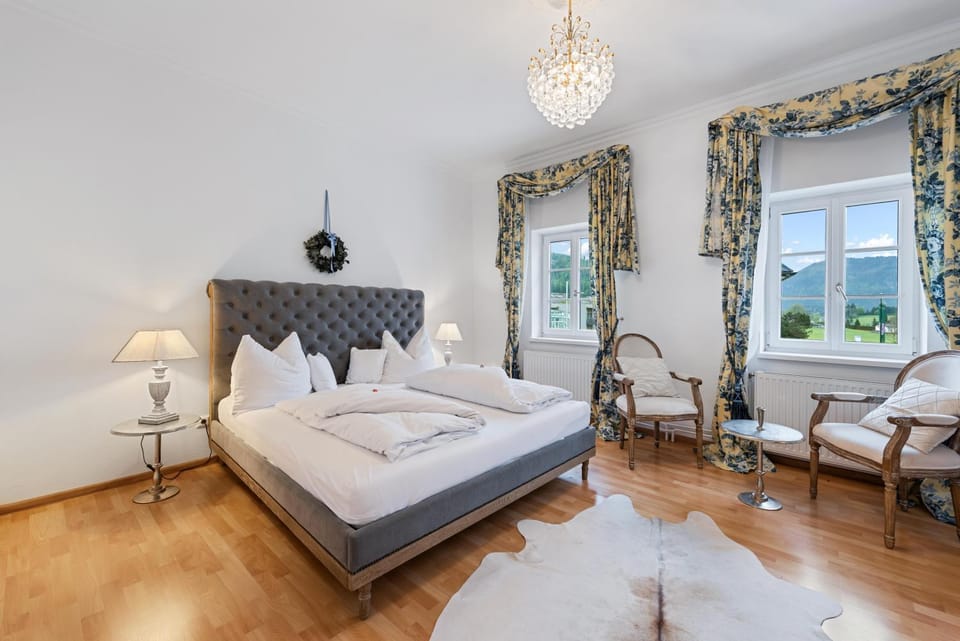 Bed, Seating area, Bedroom, towels
