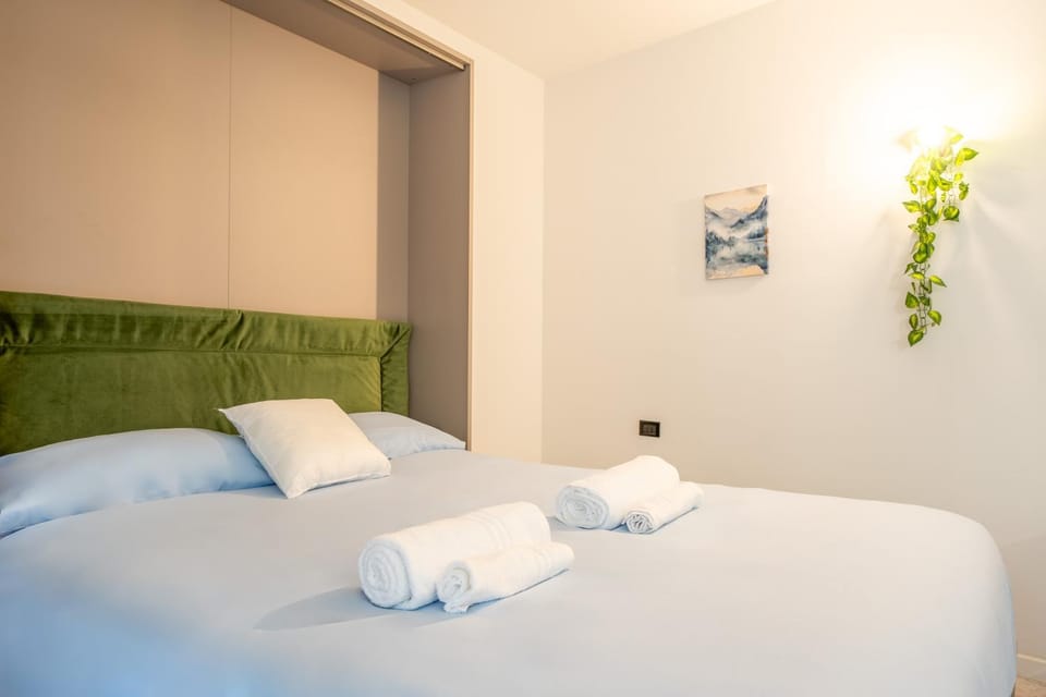 Lake Como - Front Station - Lake at 2 min - Wifi Apartment in Province of Lecco