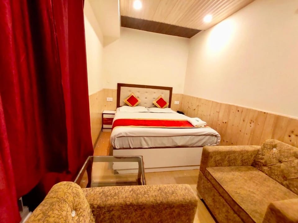 Regency Shooryaa Near The Mall Shimla Hotel in Shimla