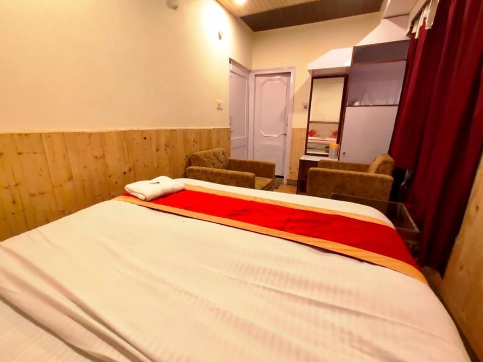 Regency Shooryaa Near The Mall Shimla Hotel in Shimla