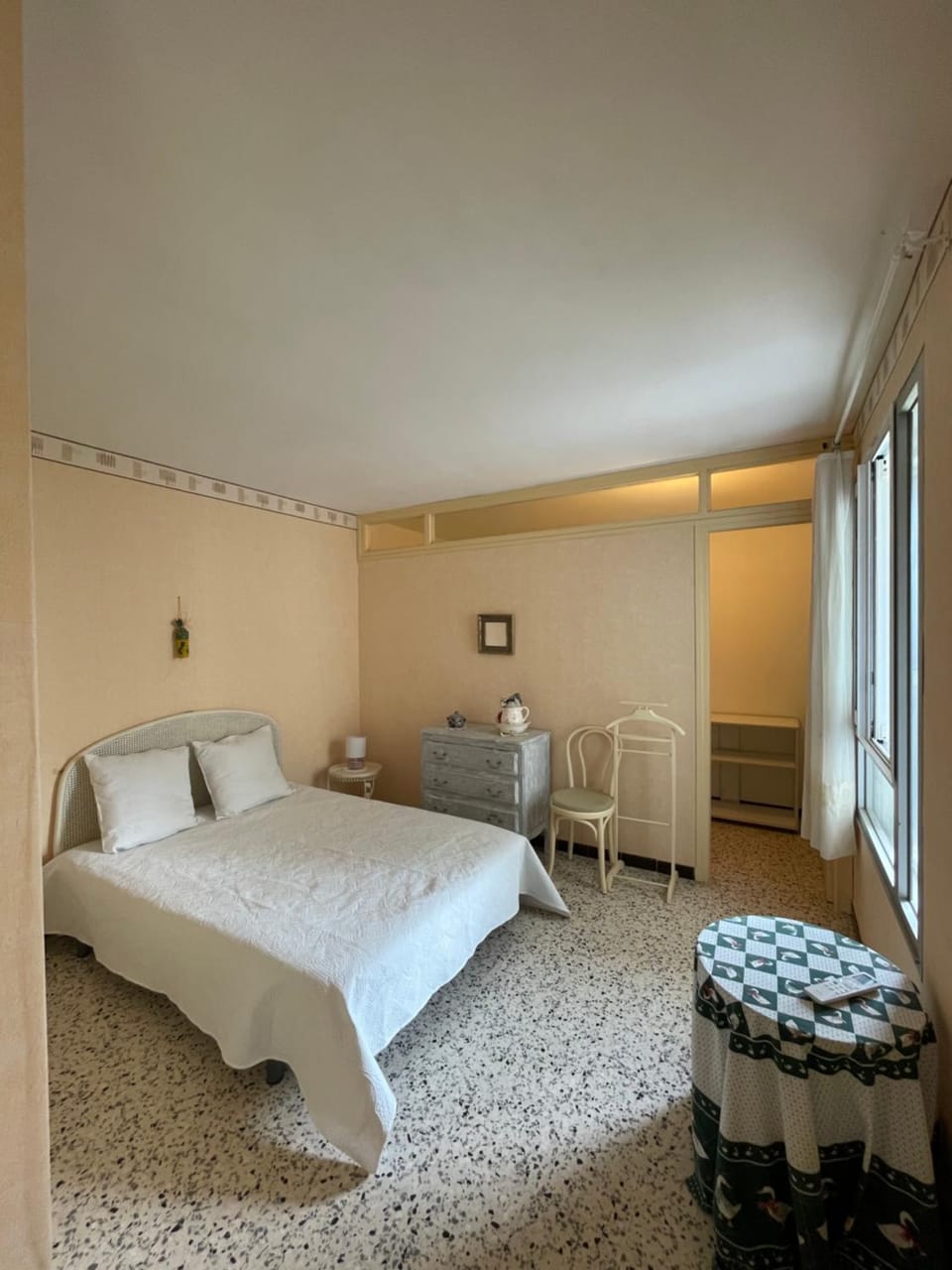 Photo of the whole room