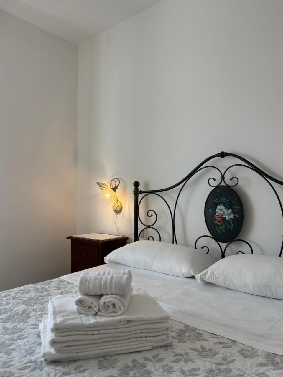Bed, Bedroom, towels, towels