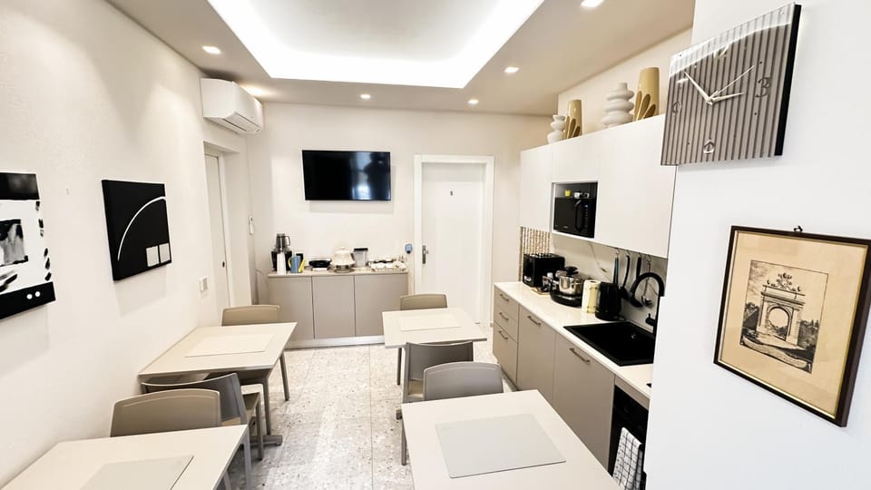 TV and multimedia, Kitchen or kitchenette, Seating area, Breakfast