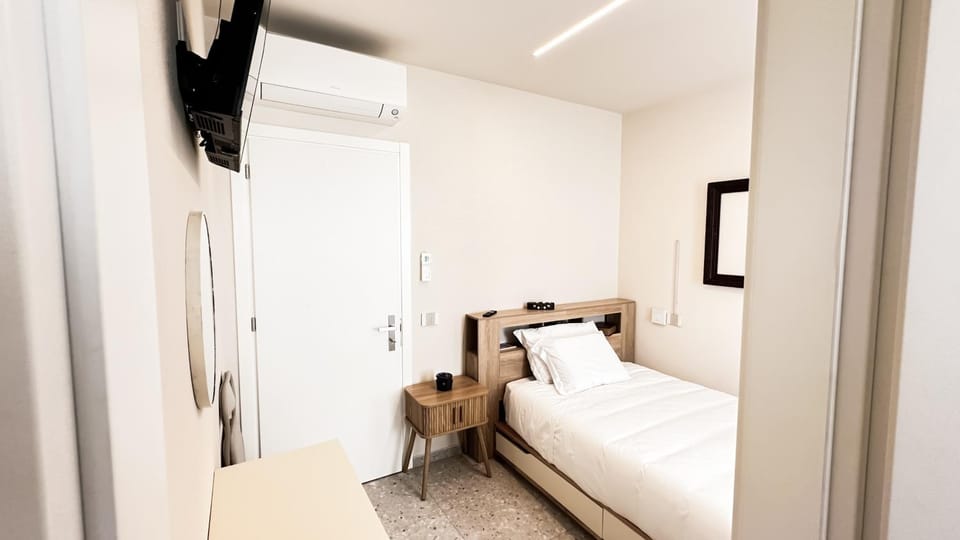 TV and multimedia, Bedroom, wardrobe, air conditioner