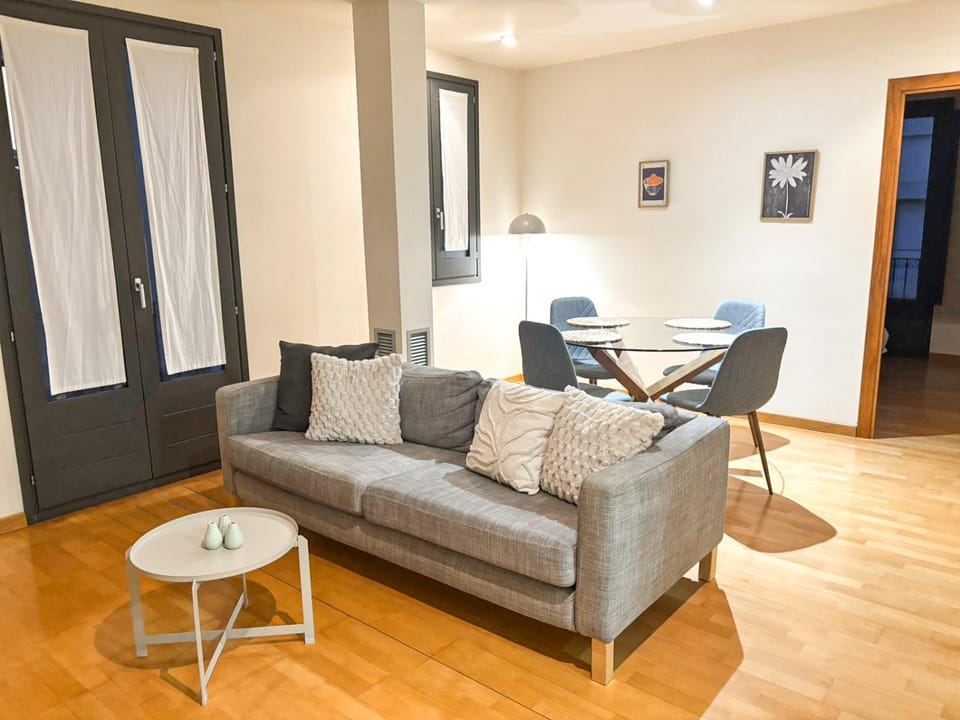 Two bedroom apartment behind the Rambla Apartment in Girona