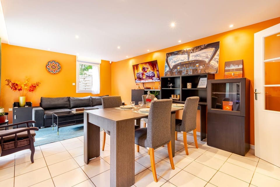 TV and multimedia, Living room, Dining area