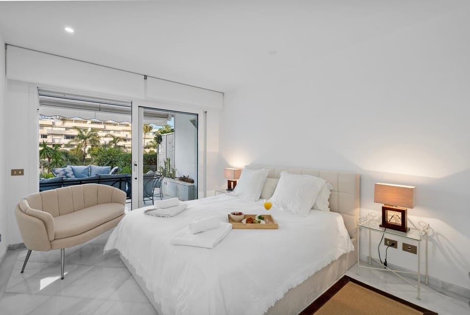 Luxury Beachfront Apt with Private Garden & Pool Apartment in Marbella