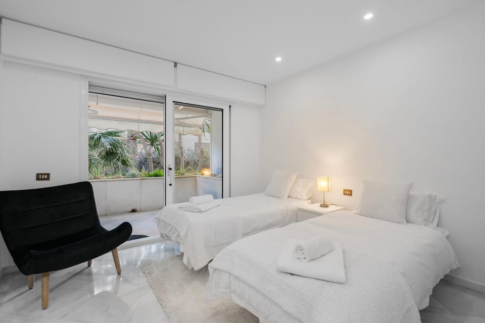 Luxury Beachfront Apt with Private Garden & Pool Apartment in Marbella
