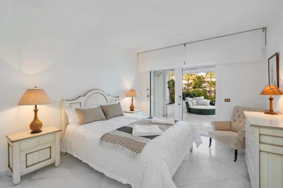 Luxury Beachfront Apt with Private Garden & Pool Apartment in Marbella