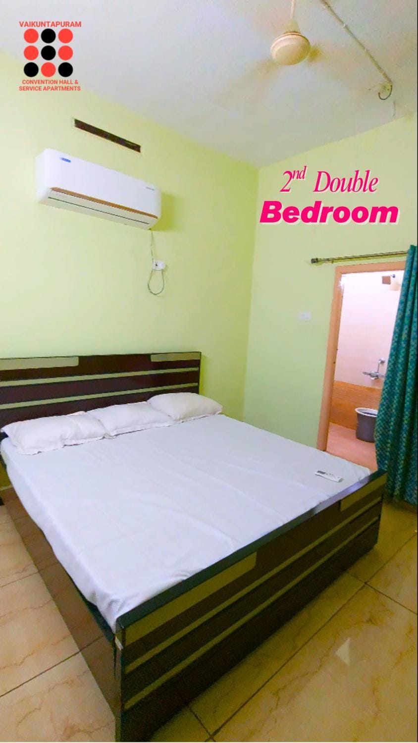 Bed, Photo of the whole room, Bedroom, air conditioner