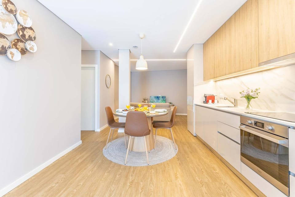 Kitchen or kitchenette, Dining area, oven, stove