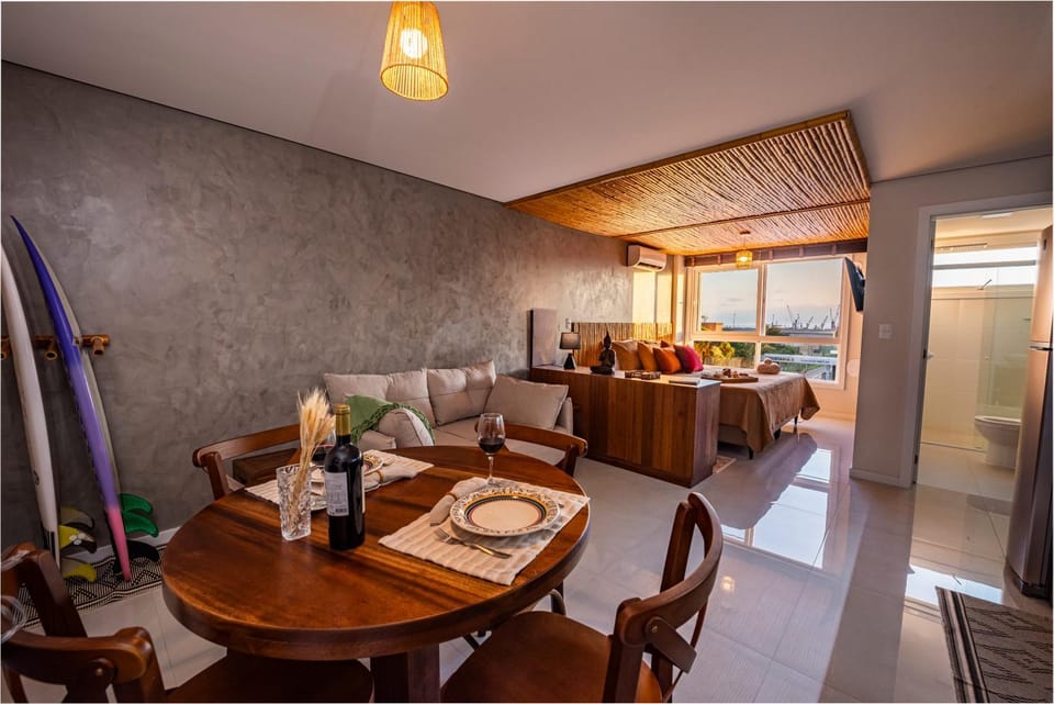 Bedroom, Dinner