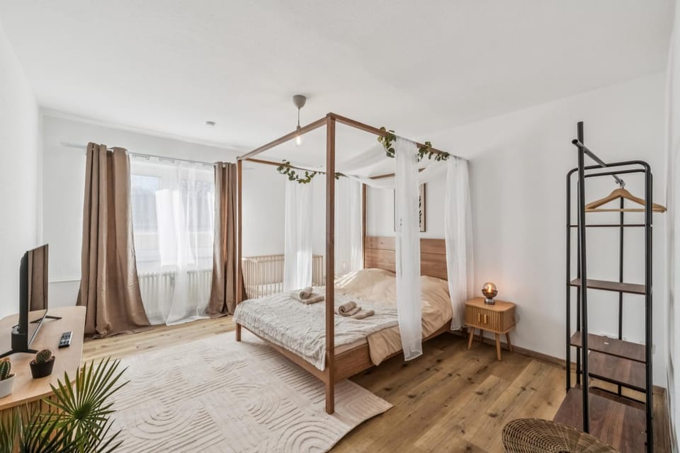 Bed, Photo of the whole room, Bedroom, towels