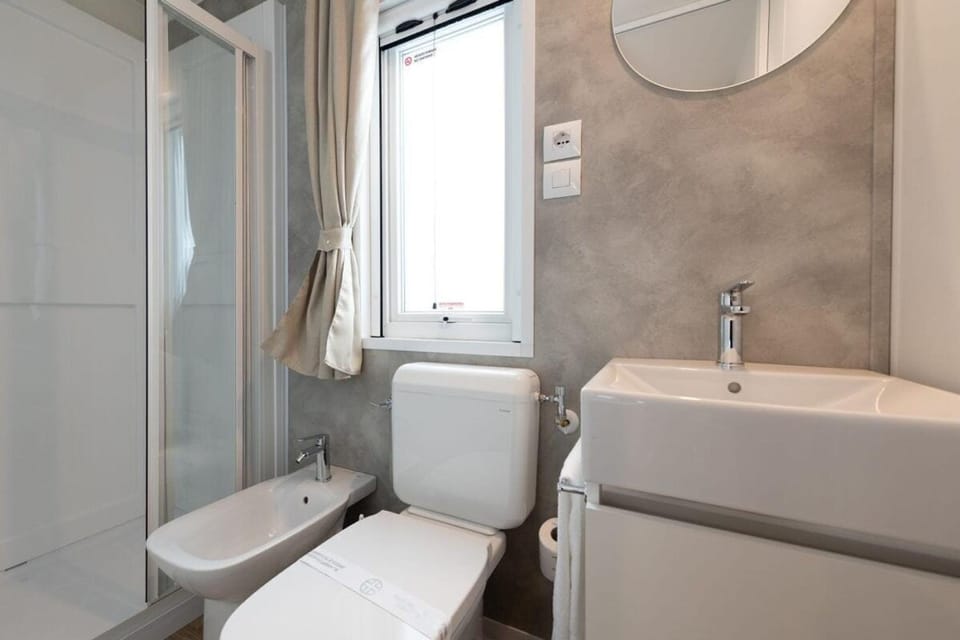 Cozy 2 bedroom Cabin sleeps 5 in Lido di Spina, Italy-Perfect Family Retreat Cabin in Emilia-Romagna