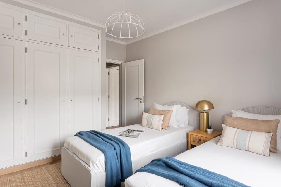 Bed, Photo of the whole room, Bedroom, heating, wardrobe, air conditioner