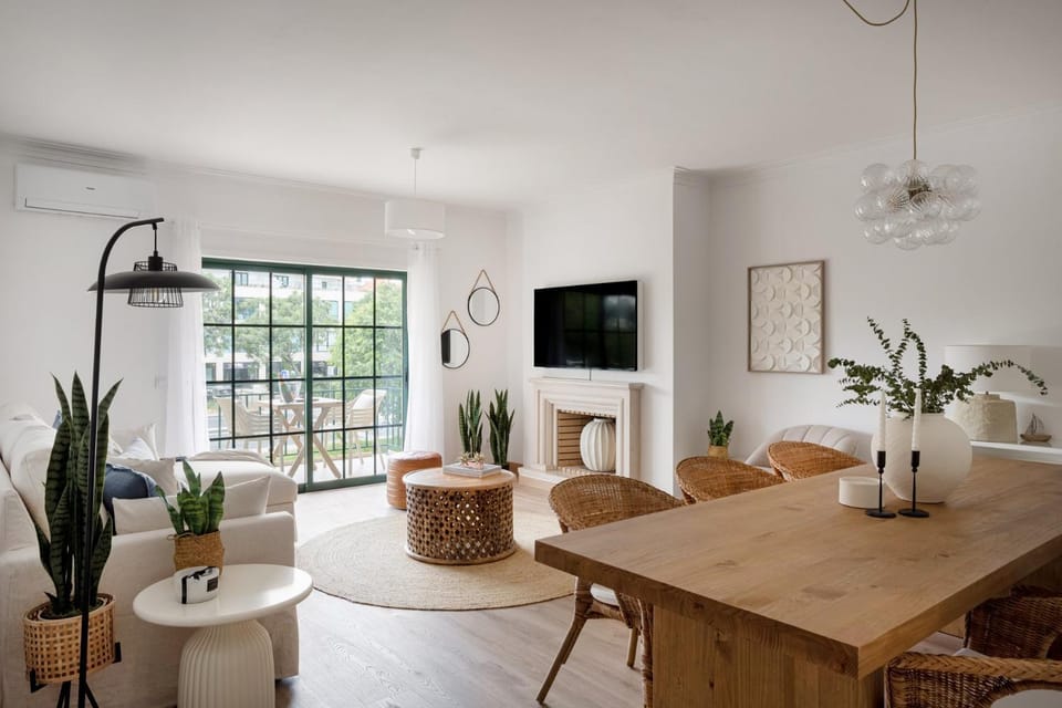 TV and multimedia, Living room, Seating area, Dining area, heating, internet, air conditioner