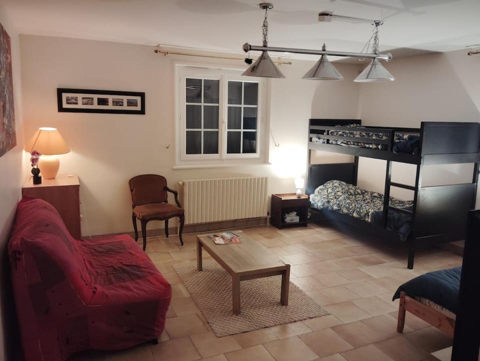 Appartement jardin et grande piscine 1 à 6 pers Apartment in Auvergne-Rhône-Alpes