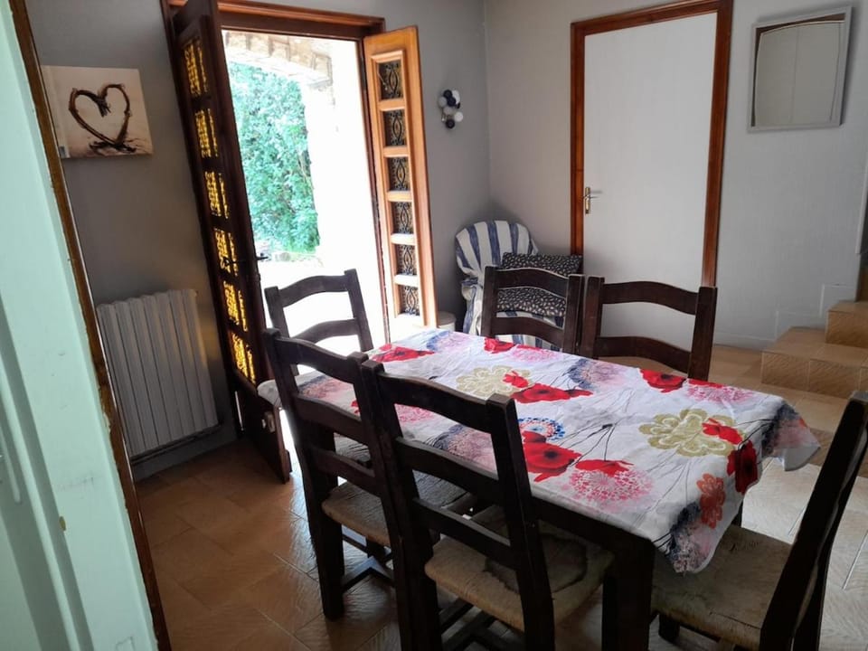 Appartement jardin et grande piscine 1 à 6 pers Apartment in Auvergne-Rhône-Alpes