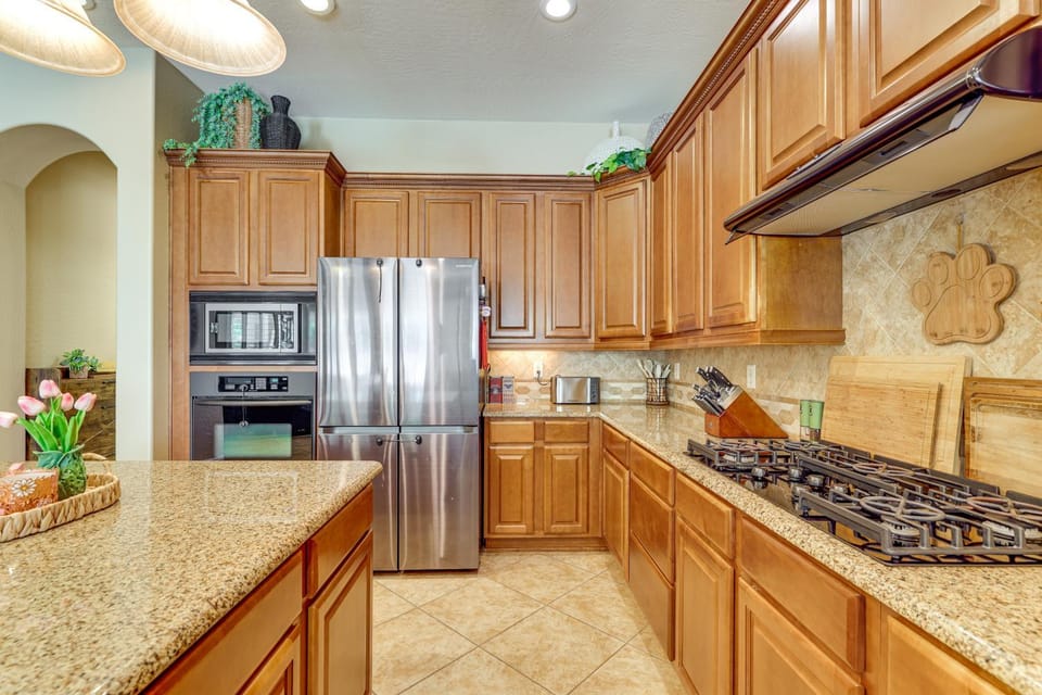 Pool, Hot Tub, Toys! Family Home, 4 Mi to Luke AFB House in Litchfield Park