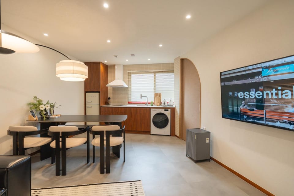 TV and multimedia, Dining area, kitchen, air conditioner