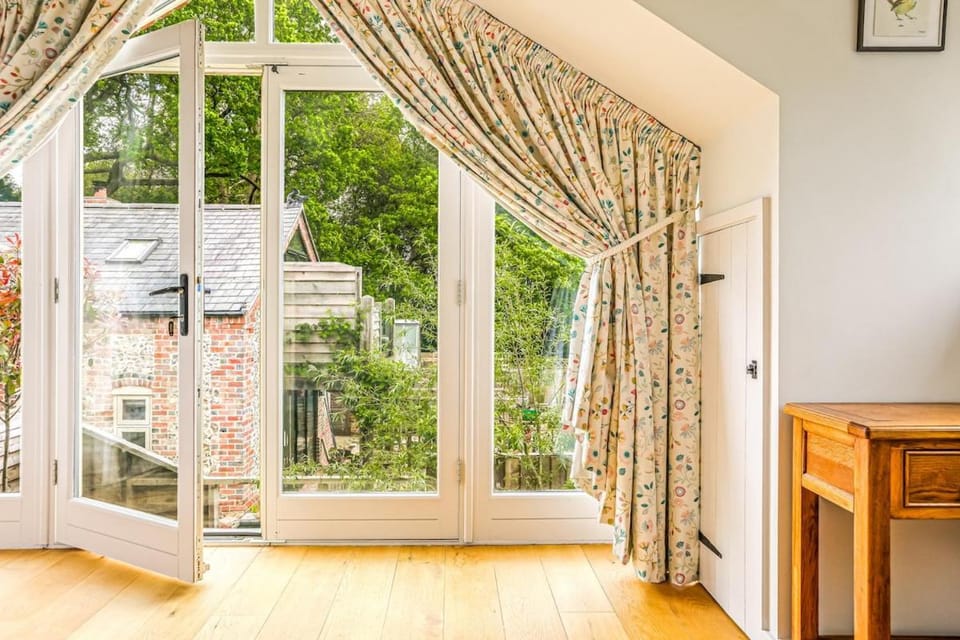 The Stag in the Chiltern Hills House in Wycombe District