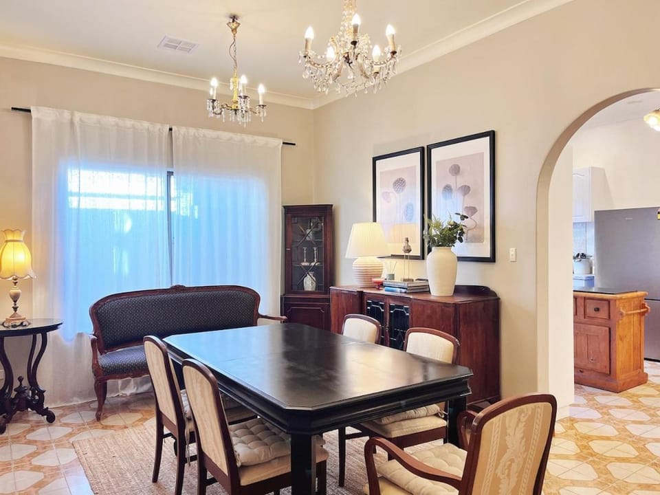 Charming Character Cottage Quiet Retreat near CBD Villa in Adelaide
