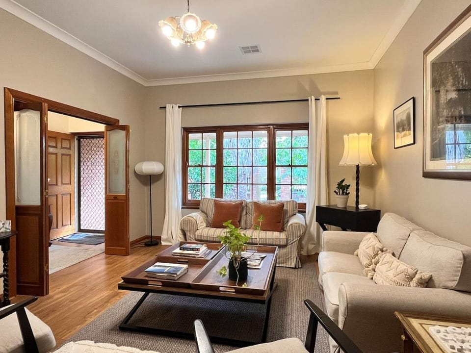 Charming Character Cottage Quiet Retreat near CBD Villa in Adelaide