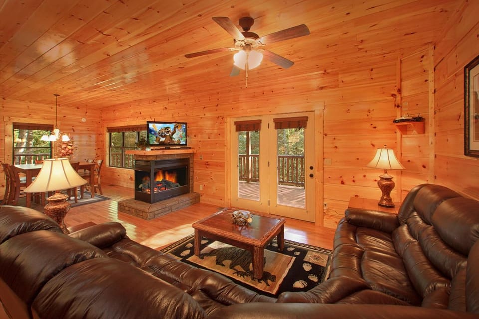 Bear Cub Lodge House in Sevier County