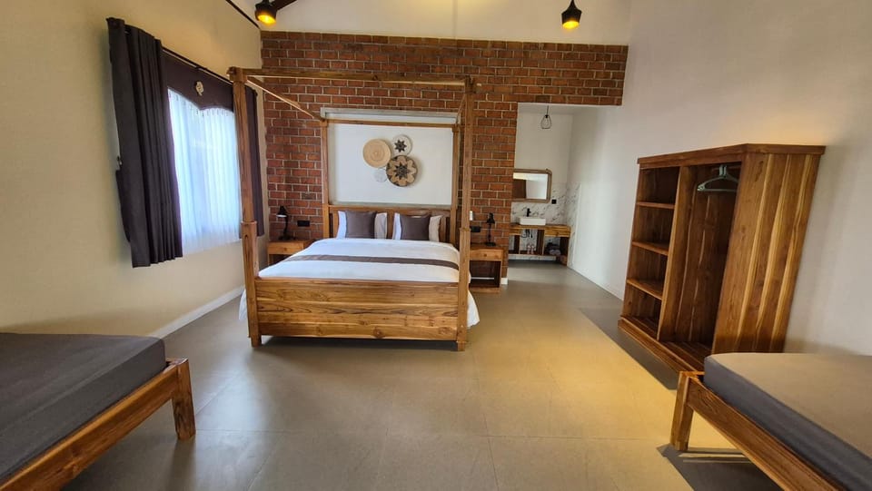 Bed, Photo of the whole room, Bedroom, towels, wardrobe