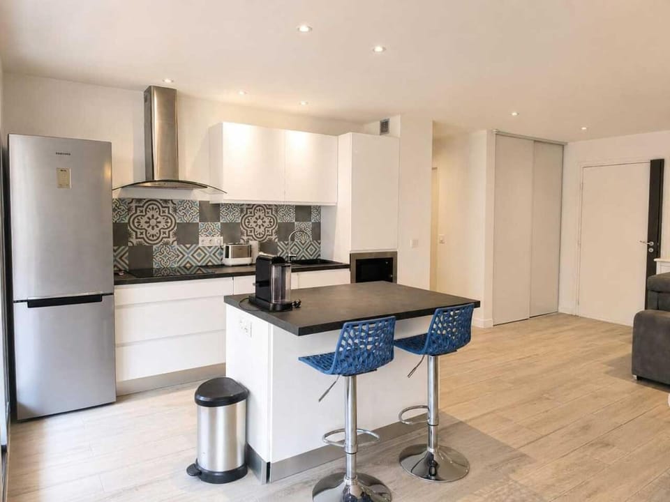 dishwasher, oven, kitchen