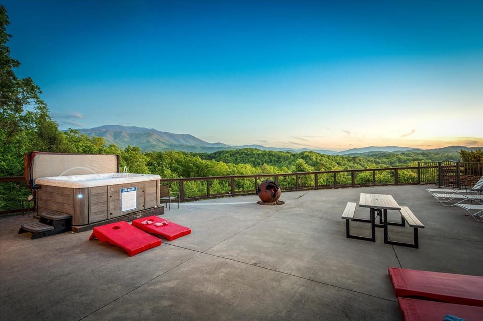 Mountain View Mansion House in Pittman Center