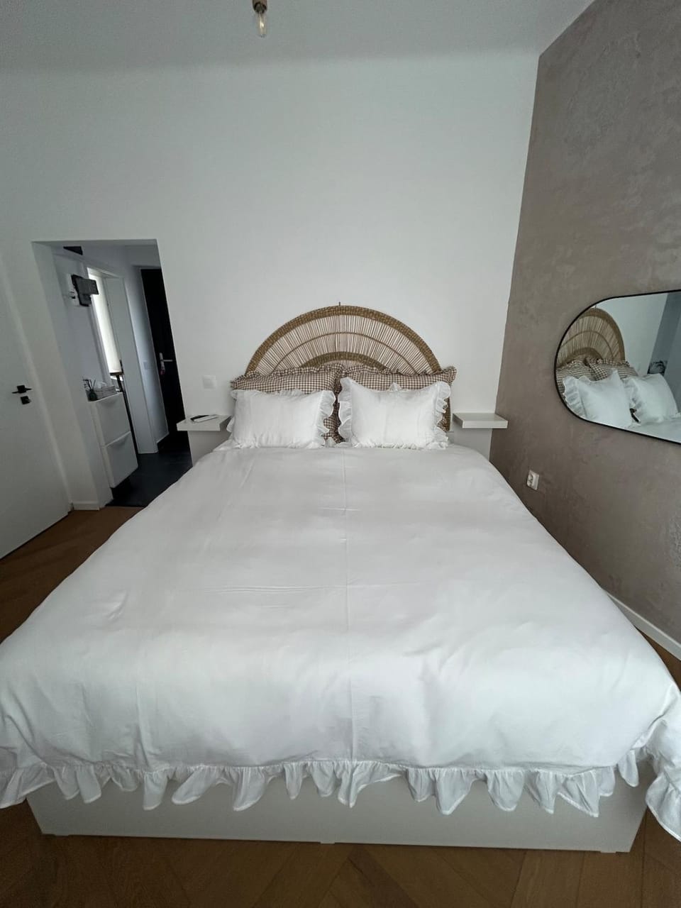 Doro Studio - your central, stylish & cozy retreat Apartment in Bucharest