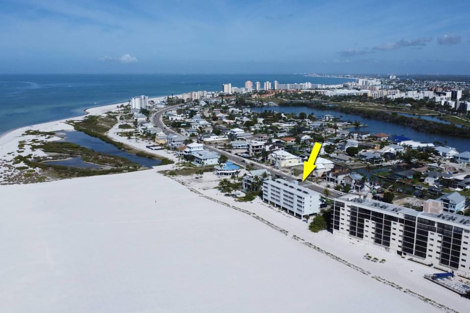 Castle Beach 404 House in Estero Island