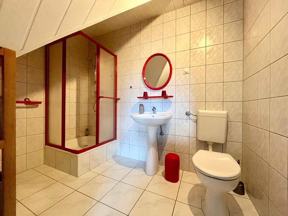 Shower, Bathroom, hair dryier, heating, towels, washing machine