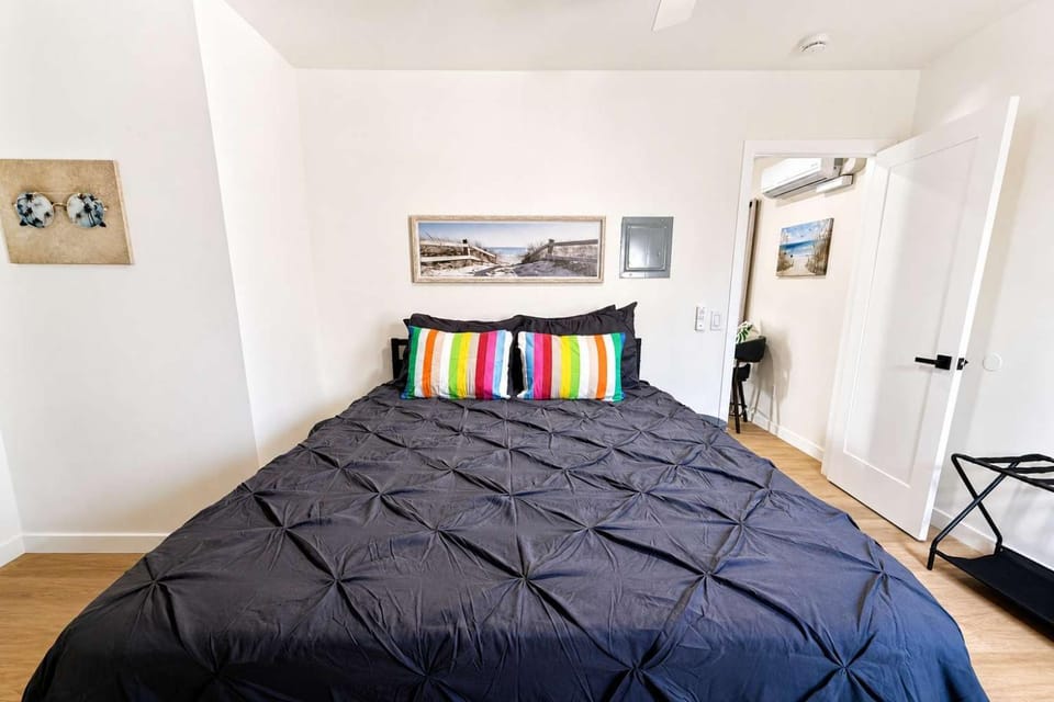 New Modern 1BR Apartment w Yard 3 blocks to Ocean Apartment in Pacific Beach