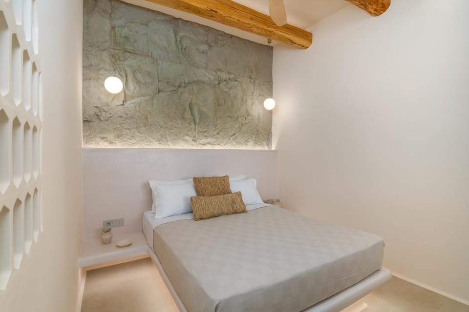 Pnoé Lounge Suite House in Milos