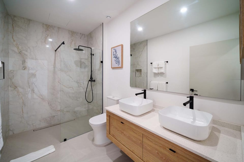 Elegant 2BR Pool Villa Beach 3 min Walk House in Saint James