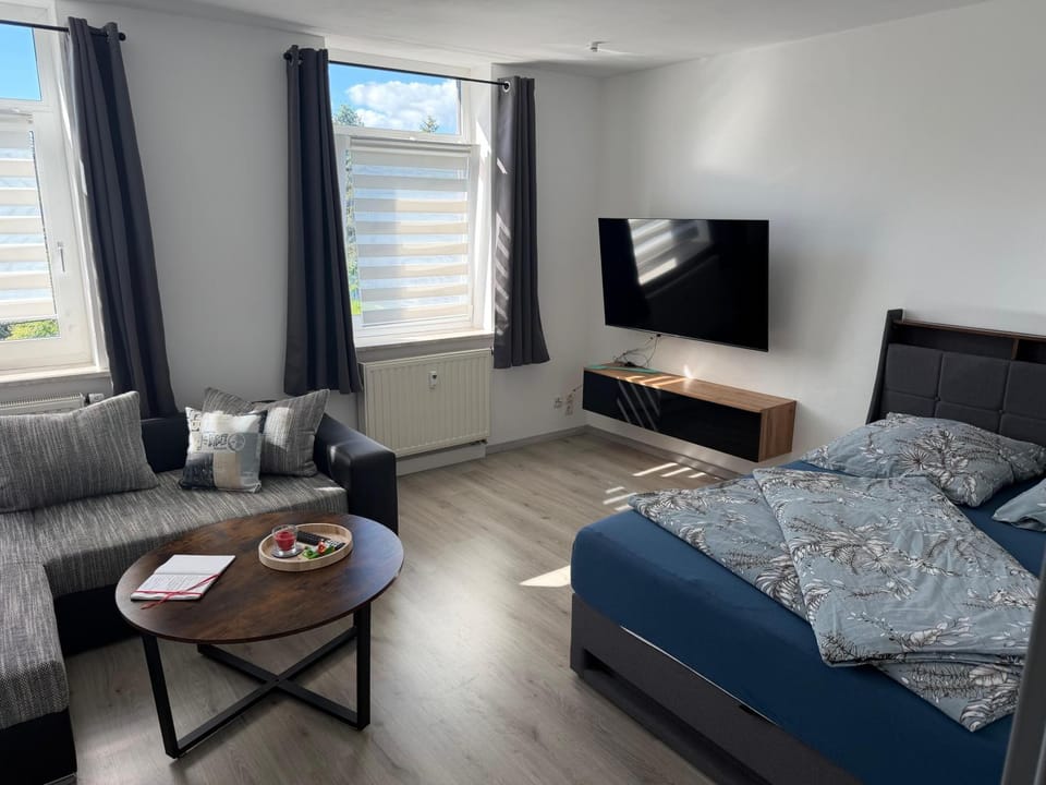 Gemütliche FeWo-ideal für Erholung und Monteure von PRIVAT Apartment in Plauen