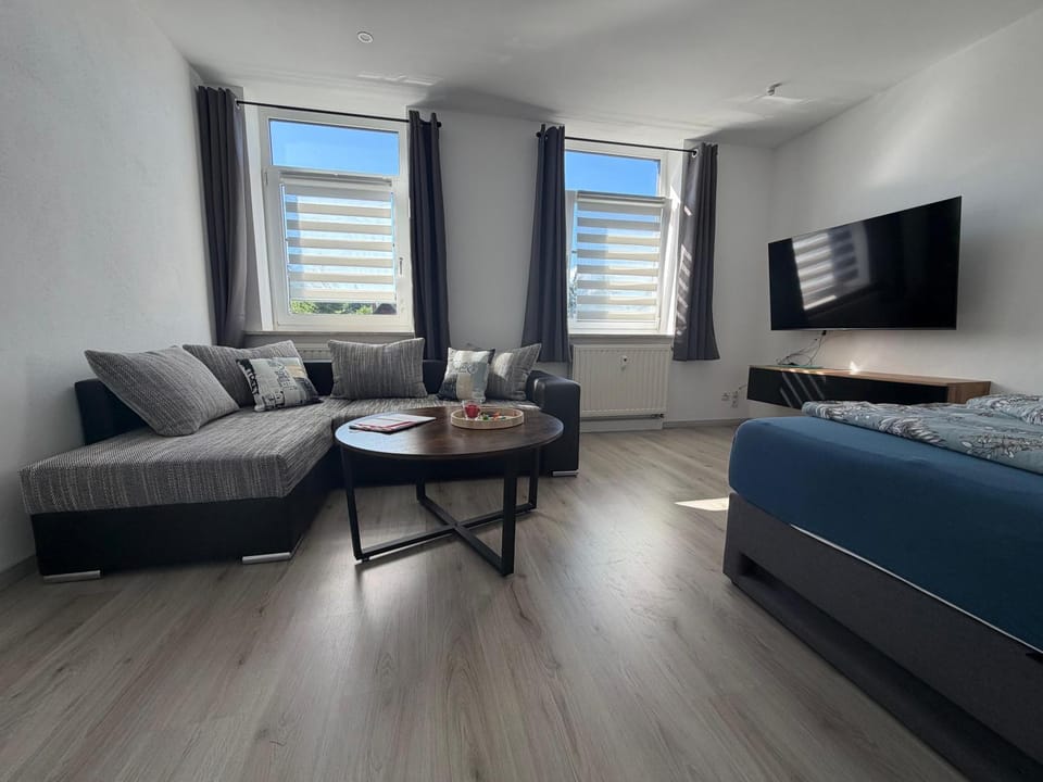 Gemütliche FeWo-ideal für Erholung und Monteure von PRIVAT Apartment in Plauen
